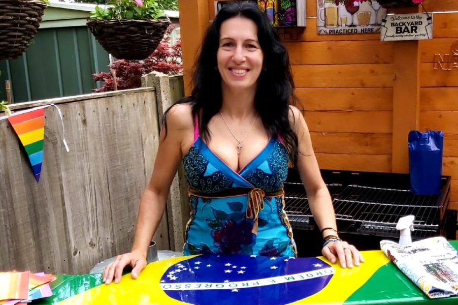  Garden Bar the Highlight of Every Gathering, Unique Epoxy Resin Countertop